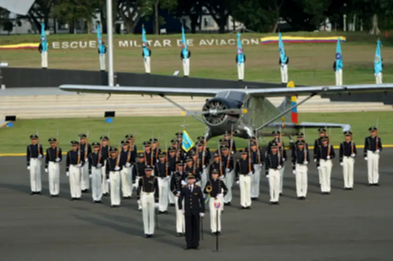 Condenan a ingeniero por filtrar secretos de la Fuerza Aérea en internet