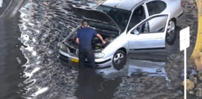 Conductor afectado por inundación en calle 94 de Bogotá inicia acciones legales contra el Distrito