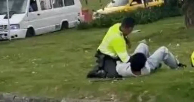 Conductor con millonarias deudas en Fénix arrolla a agente de tránsito en Bogotá