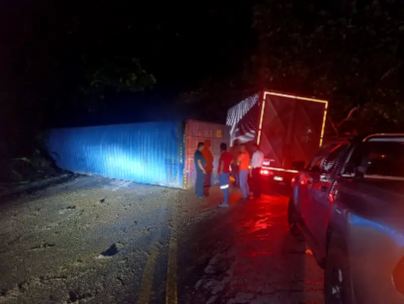 Conductor de tractocamión fallece tras nueve días hospitalizado por accidente vial en Santander
