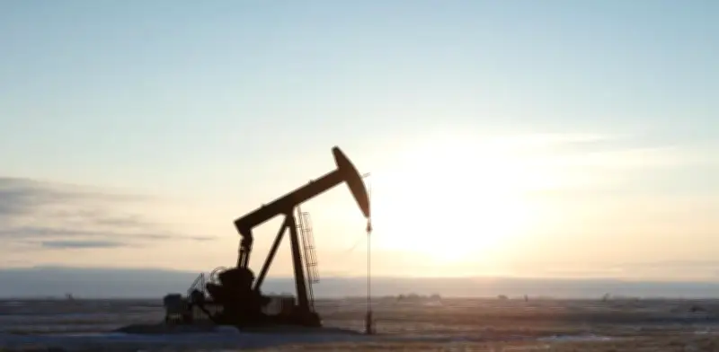 Conflicto en Irán impulsa ingresos petroleros de Colombia pero amenaza reducción de gasolina