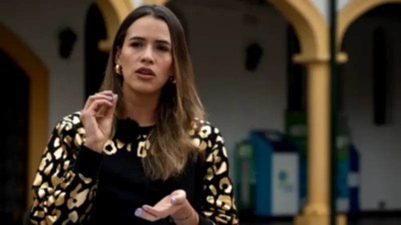 Congresista denuncia perfil falso en Tinder creado para ridiculizarla públicamente