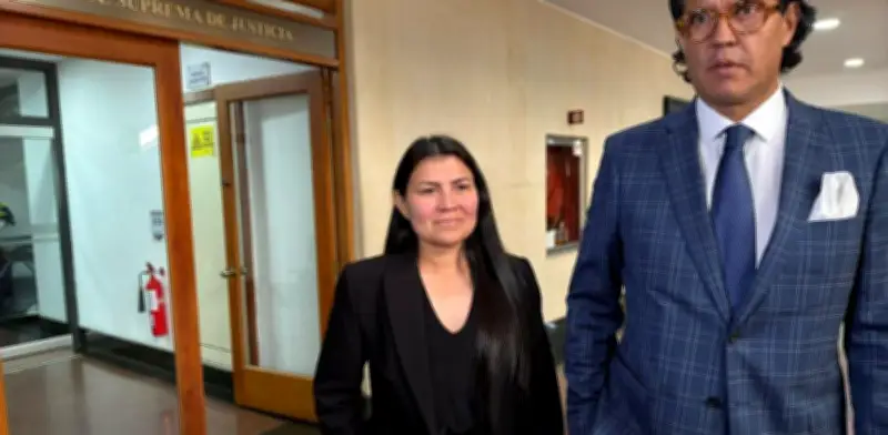 Congresista Karen Manrique ingresa al búnker de la Fiscalía por caso UNGRD junto a Wadith Manzur