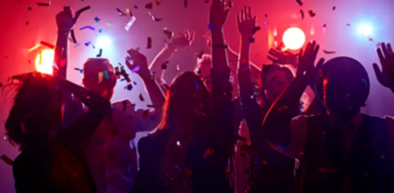 Consejos financieros para salir de fiesta sin afectar tu bolsillo en Colombia