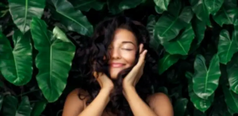 Consumo consciente en Colombia: 87% de mujeres prioriza sostenibilidad al comprar