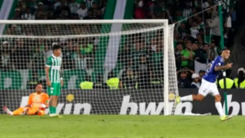 Contreras brilla con golazo y polémica en clásico que clasifica a Millonarios a Sudamericana