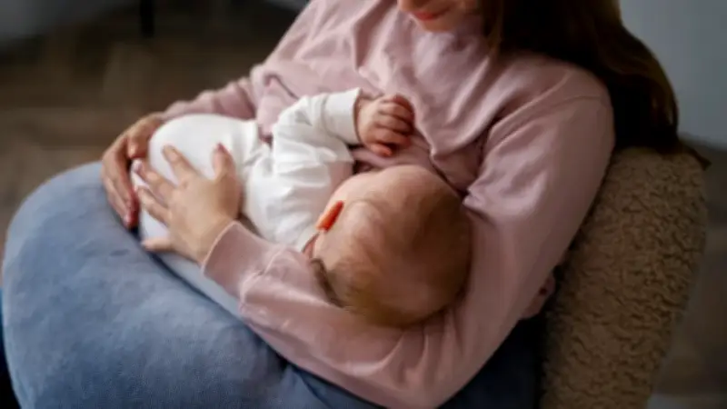 Corte Constitucional otorga licencia de maternidad a madre no gestante en pareja lésbica