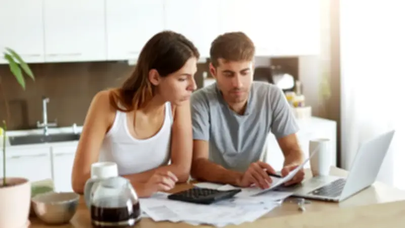 Costo de vida en Colombia: 5 gastos diarios que vacían su bolsillo pese a la caída de la inflación