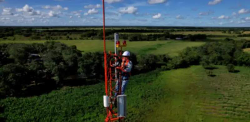 CRC reduce cargos móviles hasta 97,5% y establece nuevas reglas para impulsar competencia