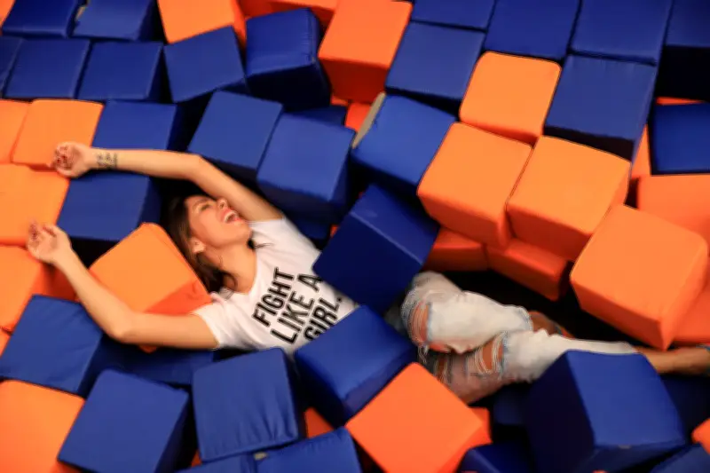 Creadores de Cali transforman redes sociales en profesión digital con contenido responsable