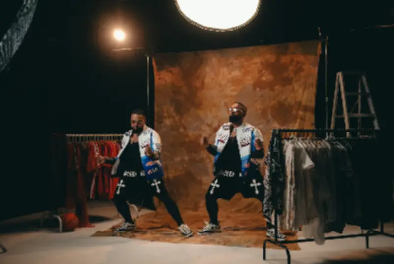 Criss & Ronny lanzan 'Suelta mi mano', un himno sobre liberación emocional