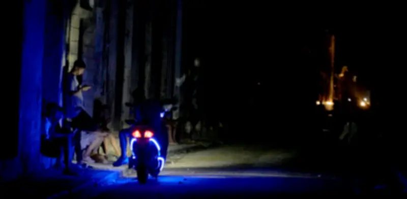 Cuba enfrenta apagón total por colapso eléctrico en medio de crisis energética sin precedentes