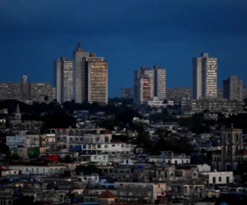 Cuba enfrenta segundo colapso eléctrico en una semana: 10 millones sin luz