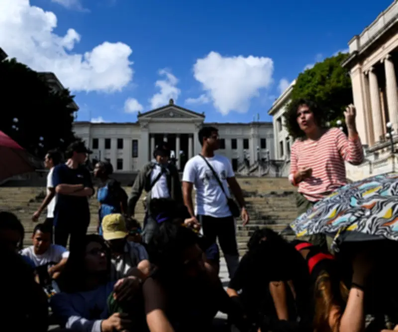 Cuba permitirá a sus ciudadanos en el extranjero invertir y tener negocios en la isla
