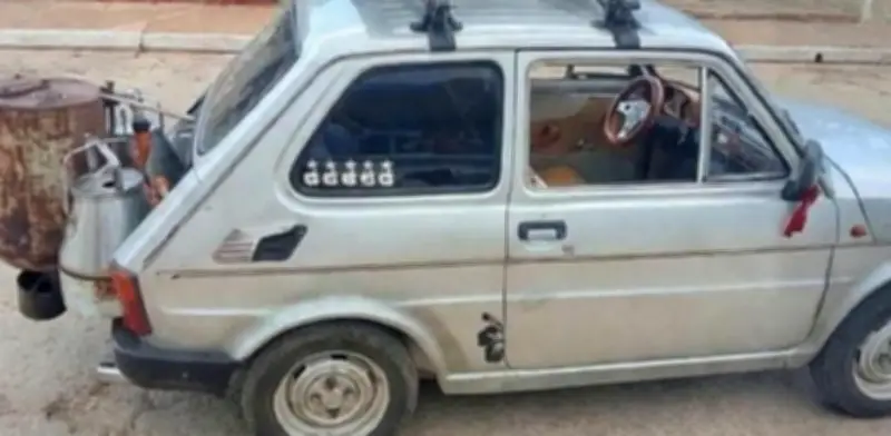 Cubano transforma Fiat Polski 126p para funcionar con carbón vegetal ante crisis energética