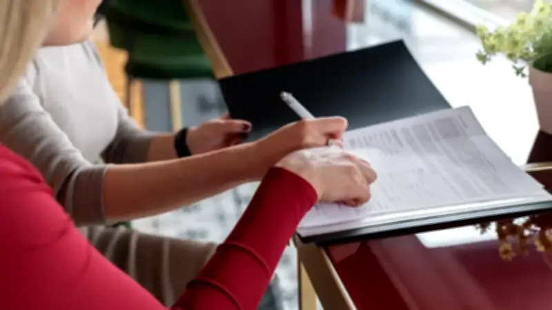 ¿Cuánto tiempo puede estar una casa a nombre de un fallecido? Riesgos legales y trámites