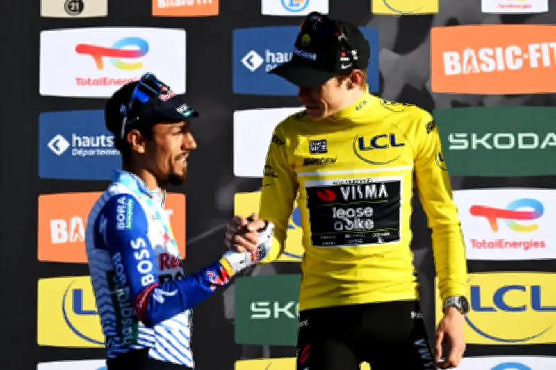 Daniel Martínez supera caída y se corona subcampeón en la épica París-Niza 2026