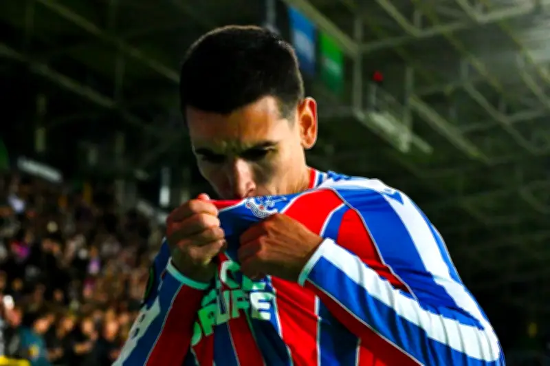 Daniel Muñoz supera lesión y estará disponible para Crystal Palace en la Premier League