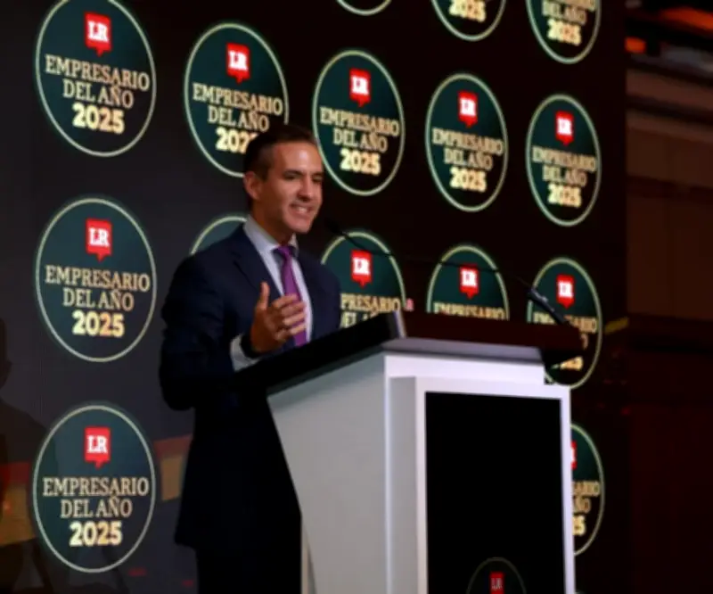 David Vélez, CEO de Nu Holdings, galardonado como Empresario del Año 2025 en Bogotá