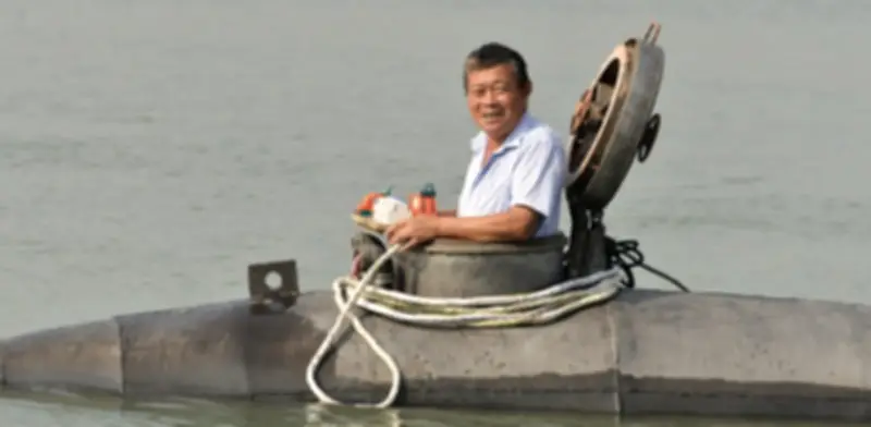 De carpintero a inventor: aldeano chino construye submarino casero que se sumerge 8 metros