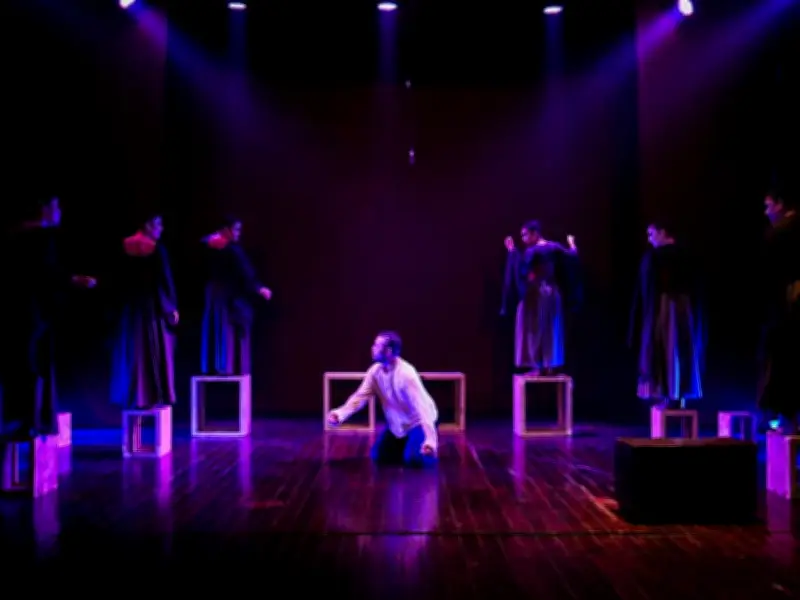 De estudiantes a maestros: el emotivo final de carrera de 18 actores cartageneros