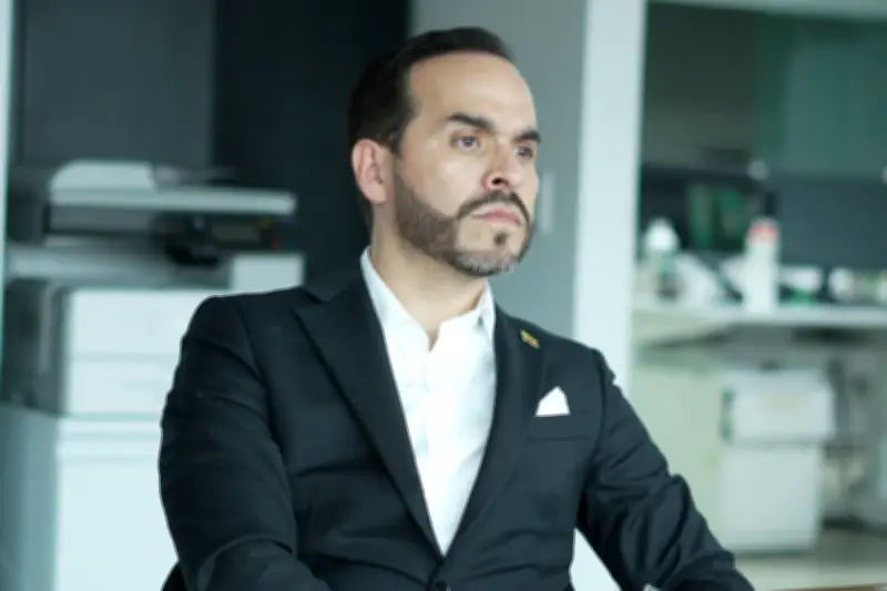 De la Espriella rechaza apoyos de partidos tradicionales en primera vuelta presidencial