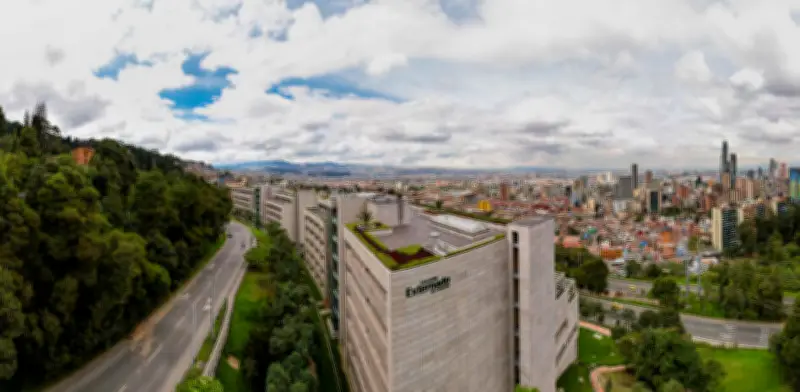 Debate sobre asamblea constituyente y política electoral en conversatorios del Externado
