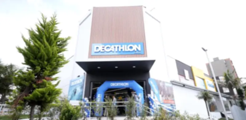 Decathlon duplica su isla comercial en Ibagué con foco en deporte de montaña