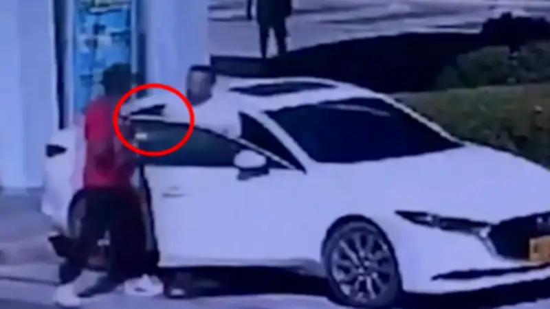 Delincuente armado encañona a padre con su hija de 3 años en Santa Marta