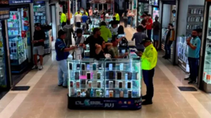 Desmantelan deshuesadero de celulares en Medellín tras inspección a 5.000 equipos