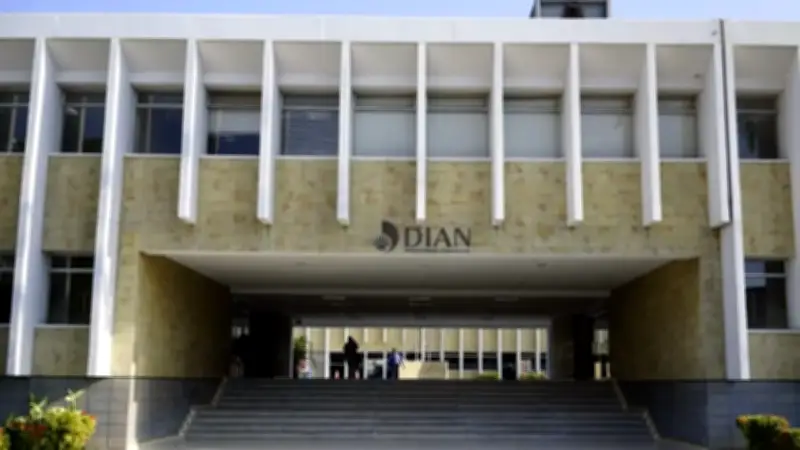 DIAN incauta vehículos de lujo por contrabando valorados en más de $9.600 millones