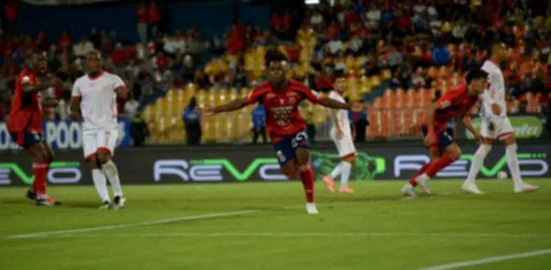 DIM vence al América con doblete de su zaguero Ortiz y mantiene viva su esperanza en Liga BetPlay