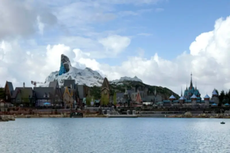Disneyland París inaugura su mayor expansión con el 'Mundo de Frozen' tras inversión de 2.000 millones