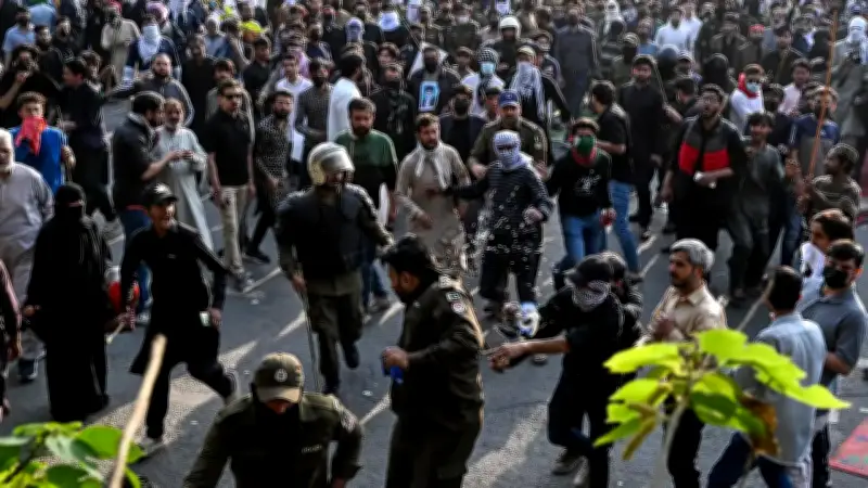 Disturbios mortales en Karachi: Protesta por muerte de líder iraní termina en tiroteo en consulado de EE.UU.