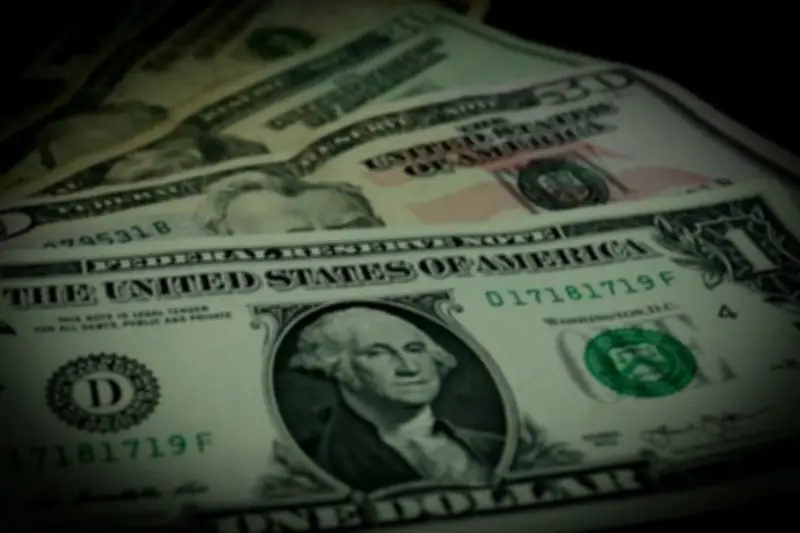 Dólar abre al alza por tensión entre EE.UU. e Irán e investigación comercial de China