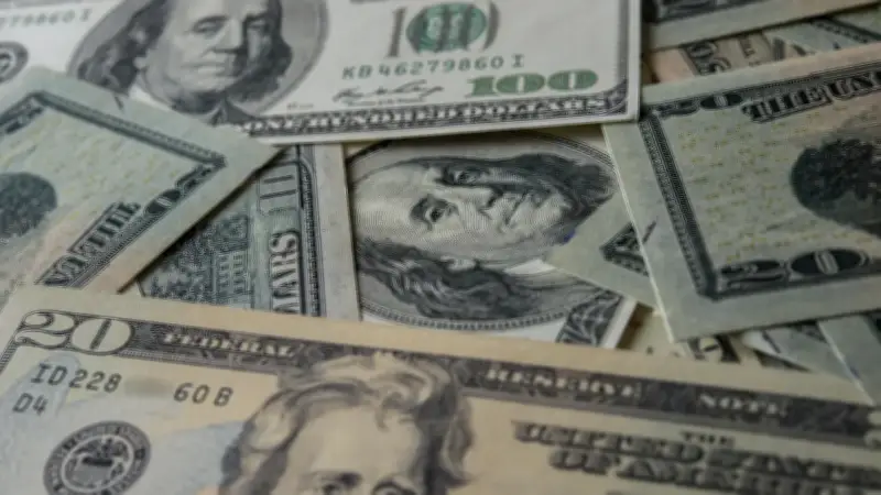 Dólar cierra con baja significativa este 2 de marzo de 2026 en Colombia