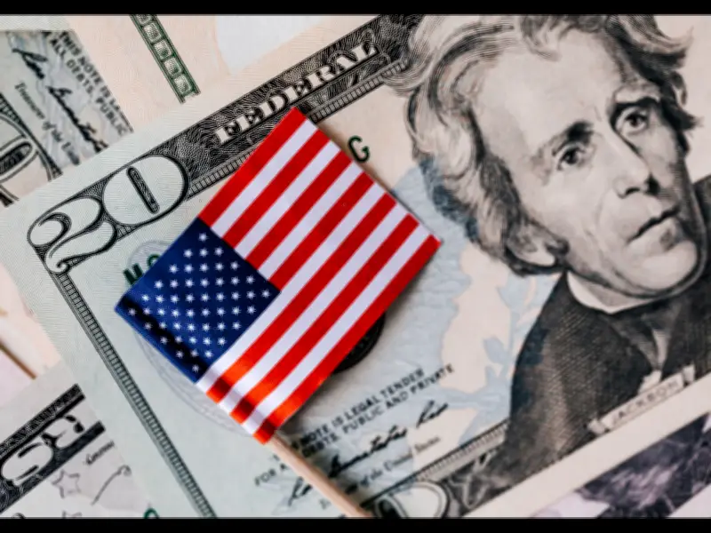 Dólar en Colombia sube por crisis en Medio Oriente y expectativas del Banco de la República