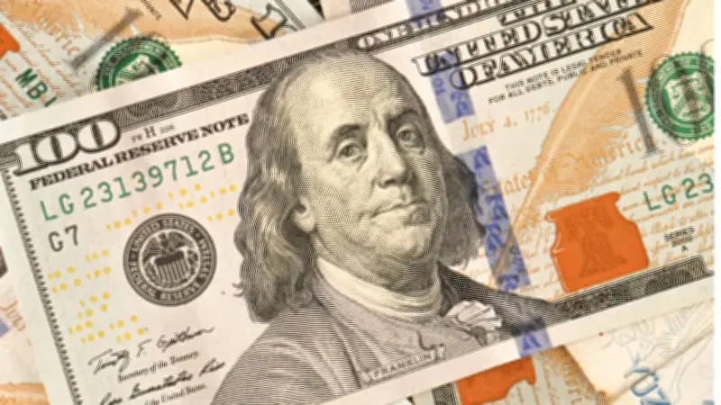 Dólar en Colombia toca mínimos históricos con apertura en 3.709,900 pesos este 11 de marzo