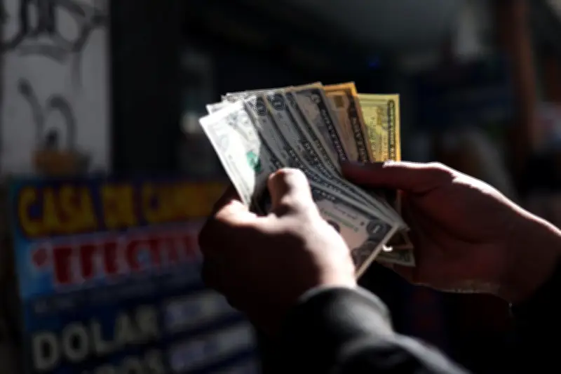 Dólar inicia a la baja por conflicto Irán-EE.UU. y tensión en precios del petróleo