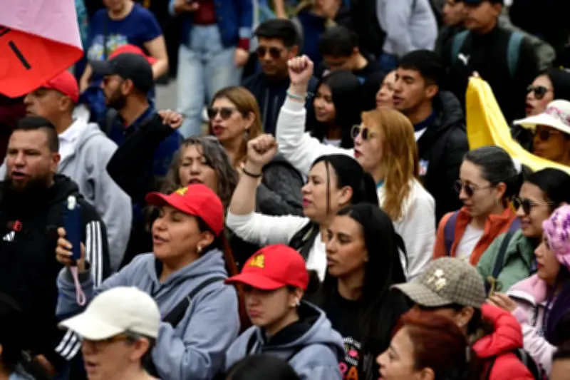 Docentes de colegios públicos protestan en Bogotá por mejoras laborales y educativas