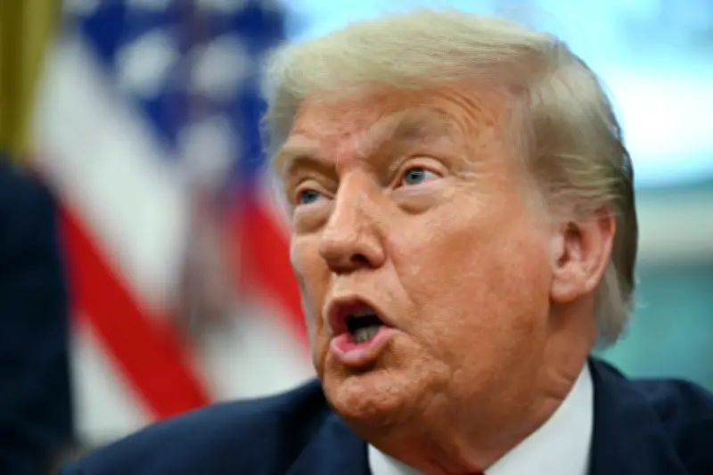 Donald Trump amenaza a Irán con un golpe muy duro y defiende operación militar