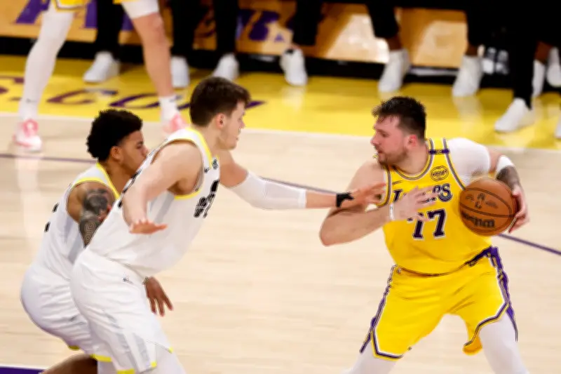 Doncic lidera a Lakers con triple-doble y tiro ganador en dramática victoria sobre Nuggets