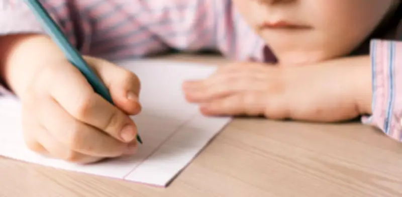 Dos años sin celulares en escuelas de Países Bajos: concentración y convivencia mejoran