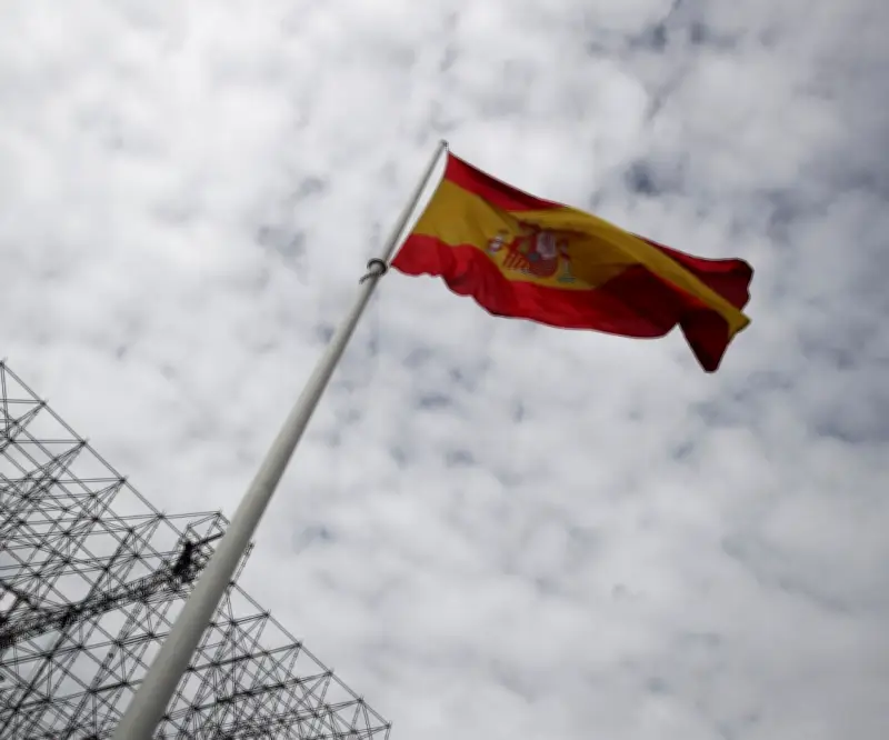 Economía española crece 2,8% en 2025 con fuerte expansión en último trimestre