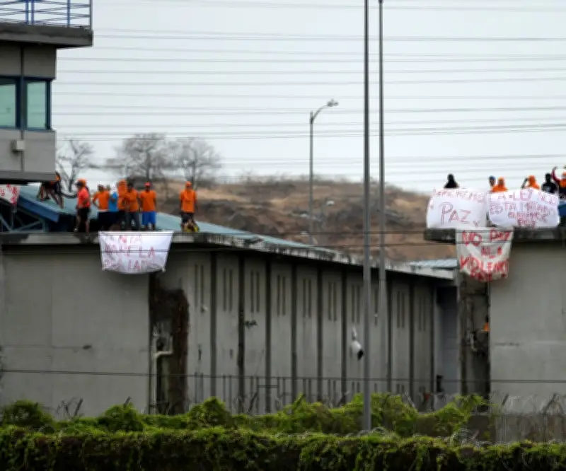 Ecuador aprueba reforma para que presos trabajen en cárceles y combatan crimen organizado
