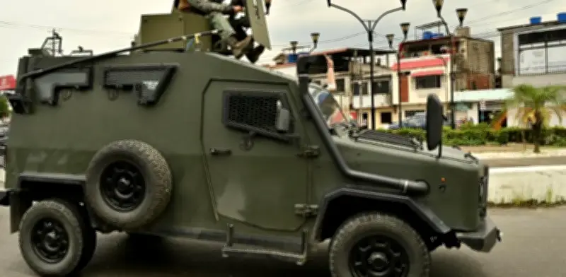 Ecuador despliega 75.000 efectivos en ofensiva antinarcóticos con apoyo de EE.UU. y toque de queda