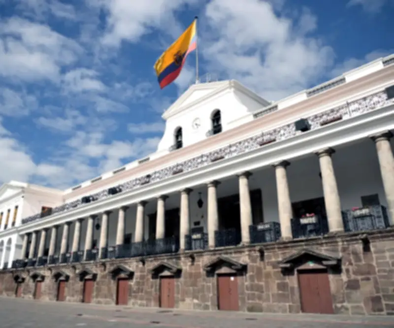 Ecuador propone que empresas donen casas en lugar de pagar impuesto a la renta