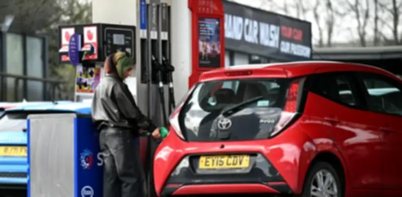 EE.UU. autoriza venta temporal de petróleo iraní varado para frenar alza de precios