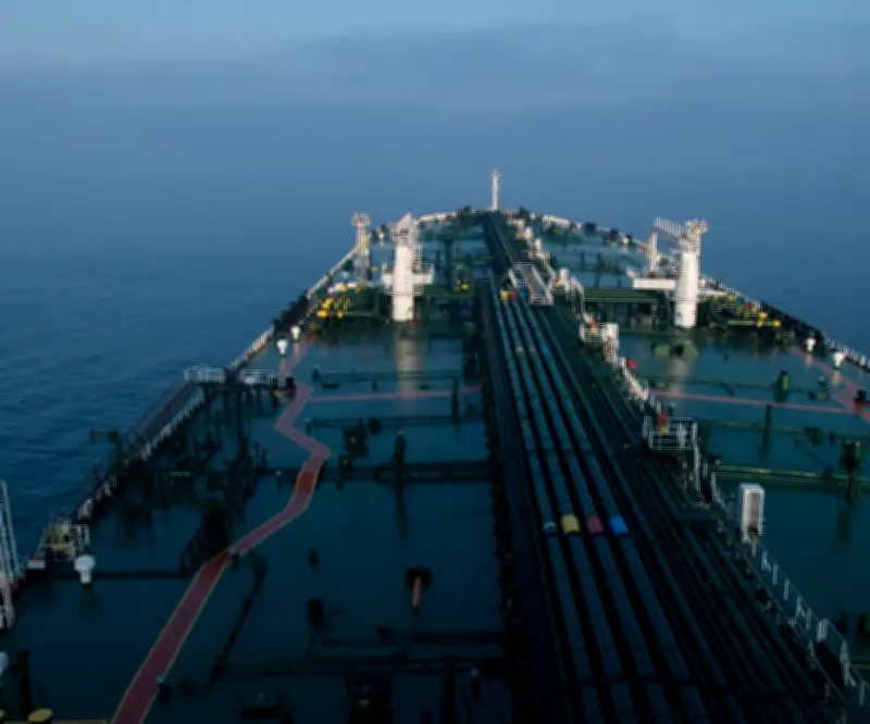 EE.UU. autoriza ventas limitadas de petróleo ruso a India por 30 días