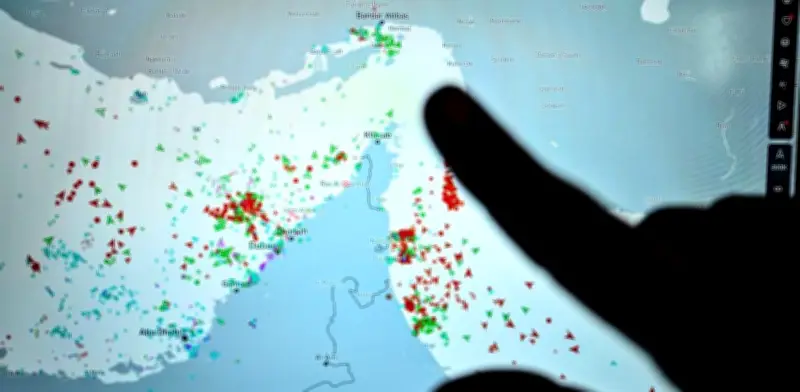 EE.UU. escolta petrolero en el estrecho de Ormuz y el precio del crudo se desploma